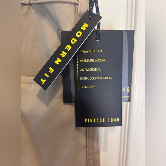 🫒”Vintage 1946” NWT Men's Tan Flat Front Modern Fit Performance Chinos w/Pockets - Picture 14 of 16